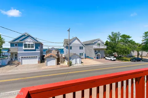 Exterior - 334 E Bayview Ave, Ocean Gate, NJ 08740 photo 1 of 7