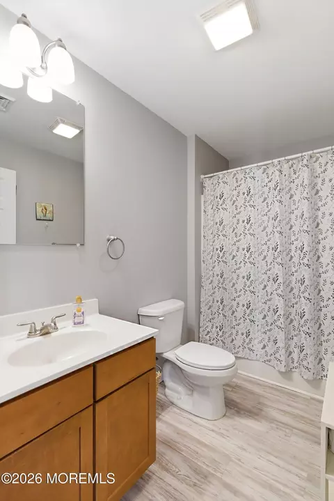 Bath - 334 E Bayview Ave, Ocean Gate, NJ 08740 photo 2 of 2