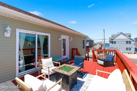 Exterior - 334 E Bayview Ave, Ocean Gate, NJ 08740 photo 3 of 7