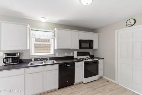 Kitchen - 334 E Bayview Ave, Ocean Gate, NJ 08740 photo 2 of 4
