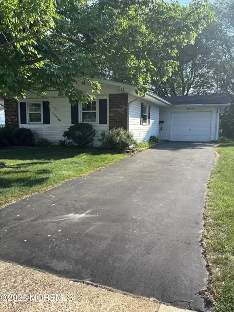 28 Baser Ln, Brick, NJ 08724