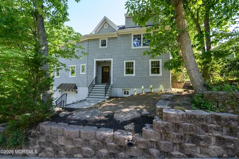 20 Mountain St, Highlands, NJ 07732