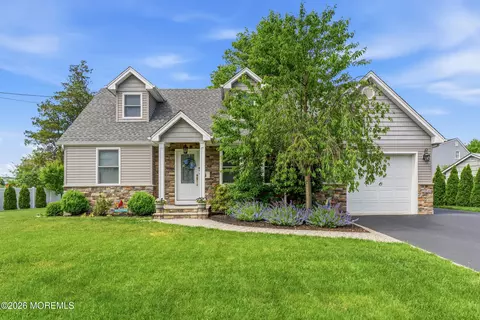 4 Douglas Rd, East Brunswick, NJ 08816
