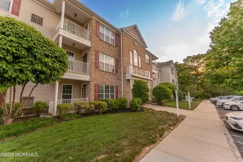 636 Sophee Ln, Lakewood, NJ 08701
