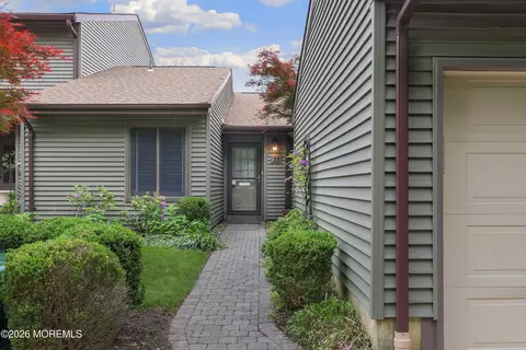 33 Andover Ct, Red Bank, NJ 07701