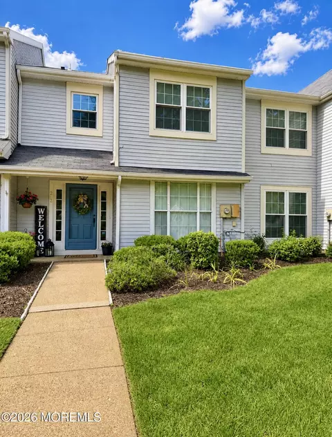 272 Sugar Maple Ct, Howell, NJ 07731