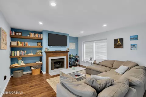 Living - 6 Independence Ct, Jackson, NJ 08527 photo 1 of 1