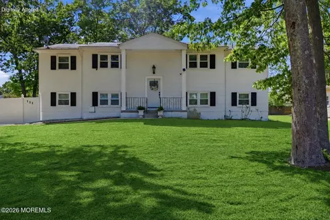 111 Oak Ridge Pkwy, Toms River, NJ 08755