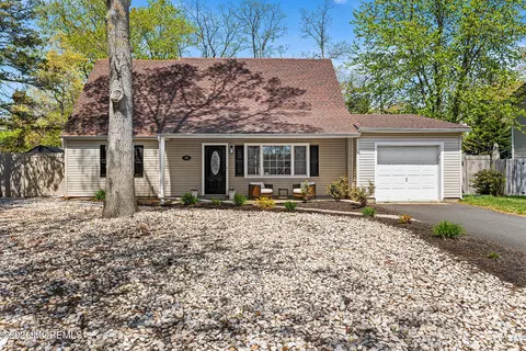 88 Almond Dr, Toms River, NJ 08753