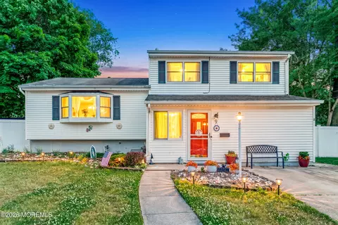 9 Marc St, Hazlet, NJ 07730