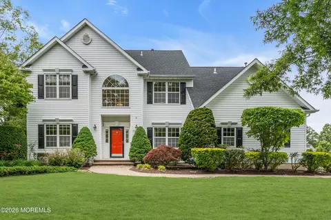 19 Outlook Ln, Freehold, NJ 07728