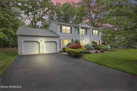 42 Saupe Dr, Manalapan, NJ 07726