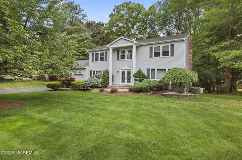 42 Saupe Dr, Manalapan, NJ 07726