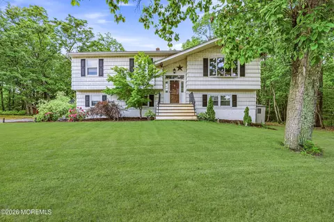 910 Woodlane Rd, Jackson, NJ 08527