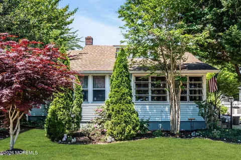 24 Foster St, Red Bank, NJ 07701