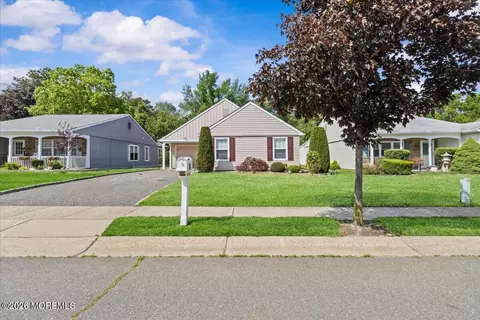 18 Banbury Ave, Manchester, NJ 08759