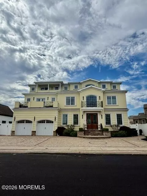 32 Freeman Ct, Toms River, NJ 08753
