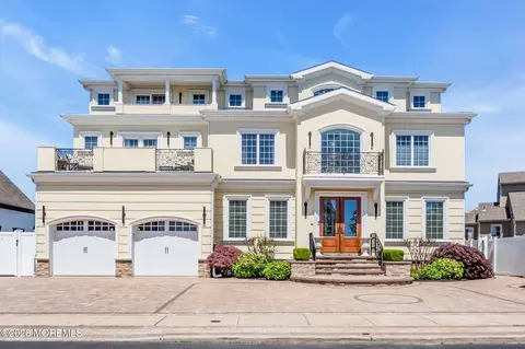 32 Freeman Ct, Toms River, NJ 08753