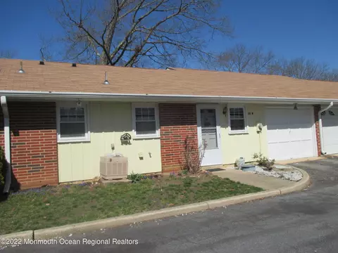 151 Buckingham Dr # B, Lakewood, NJ 08701