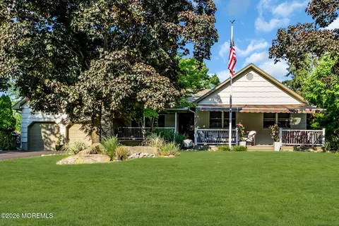 19 Springhouse Rd, Ocean, NJ 07712