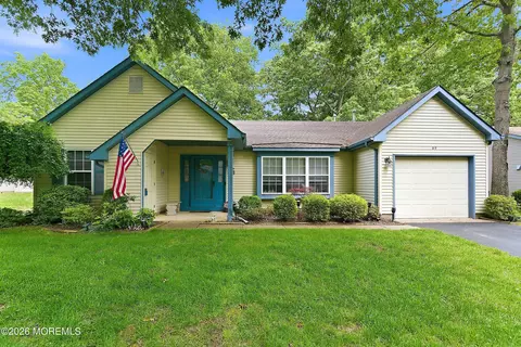 89 Morning Glory Ln, Whiting, NJ 08759