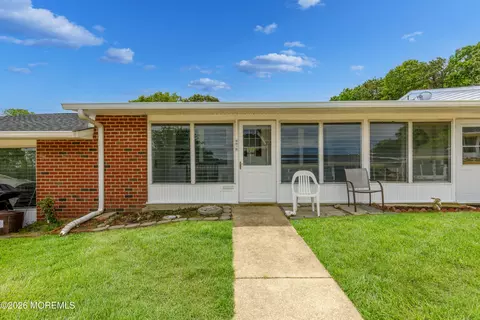 881 Balmoral Ct # B, Lakewood, NJ 08701
