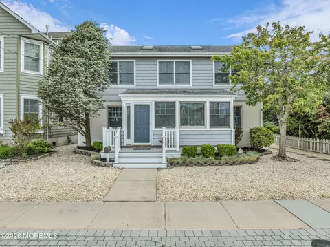 39 8th Ave, Seaside Park, NJ 08752