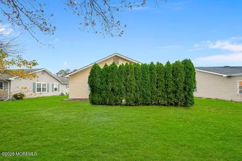 Exterior - 22 Rushmore Dr, Brick, NJ 08724 photo 2 of 5