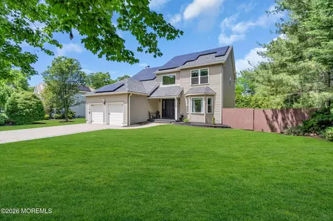 4 Alpine Trl, Tinton Falls, NJ 07712