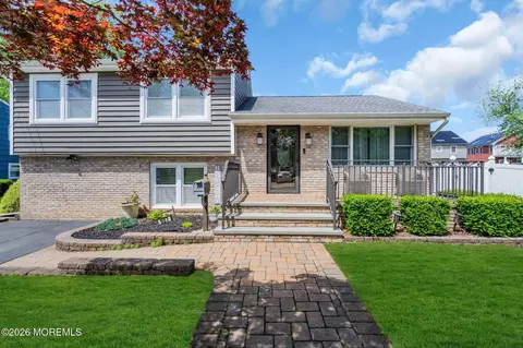507 Thompson Pl, Middletown, NJ 07748