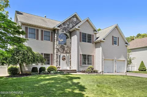 18 Regina Dr, Brick, NJ 08724