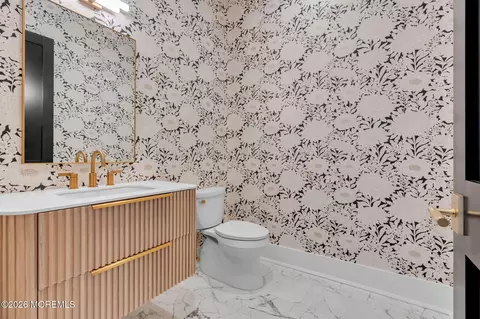 Bath - 2130 Shadow Ln, Wall, NJ 07719 photo 2 of 14