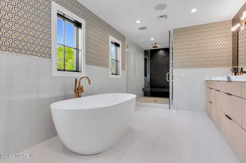 Bath - 2130 Shadow Ln, Wall, NJ 07719 photo 5 of 14