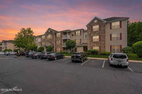 511 Sophee Ln, Lakewood, NJ 08701