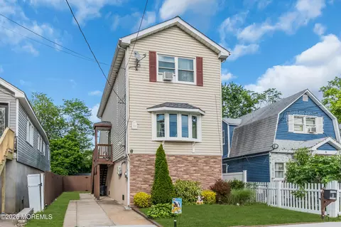 8 Lincoln Ct, Keansburg, NJ 07734