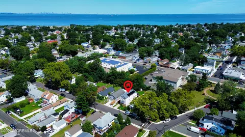 8 Lincoln Ct, Keansburg, NJ 07734