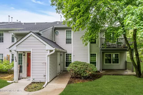 386 Hampton Pl, Morganville, NJ 07751