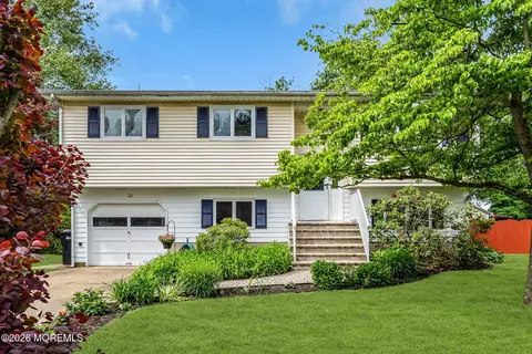 26 Allen Dr, Allentown, NJ 08501