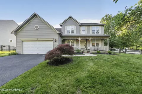 2 Stonehedge Dr, East Windsor, NJ 08520