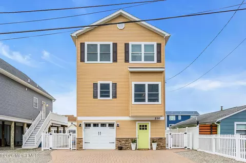 210 Longview Dr, Bayville, NJ 08721