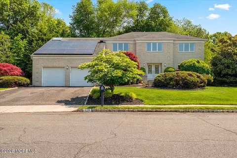 26 Ruset Ln, Farmingdale, NJ 07727