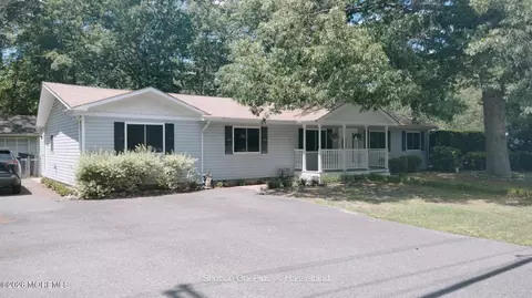 18 N Hope Chapel Rd N, Jackson, NJ 08527