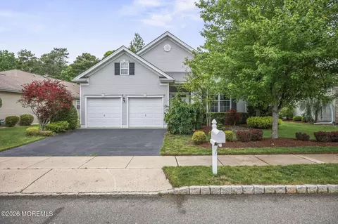 20 Spencer Dr, Jackson, NJ 08527