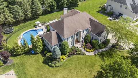 26 Whirlaway Dr, Tinton Falls, NJ 07724
