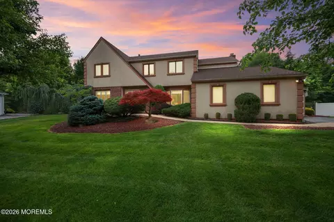 35 Manor Dr, Marlboro, NJ 07746