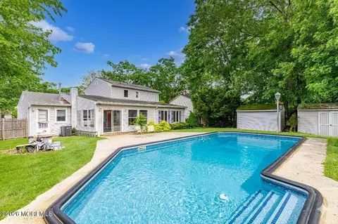 608 Huckleberry Ln, Toms River, NJ 08753