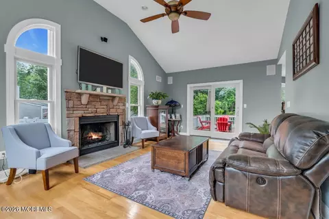 Living - 57 Nautilus Dr W, Leonardo, NJ 07737 photo 2 of 2
