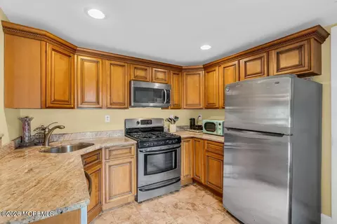 Kitchen - 57 Nautilus Dr W, Leonardo, NJ 07737 photo 7 of 8