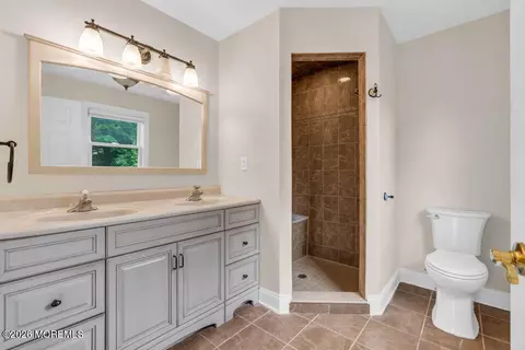 Bath - 57 Nautilus Dr W, Leonardo, NJ 07737 photo 4 of 6