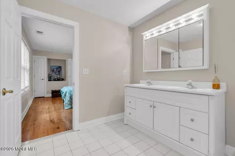 Bath - 57 Nautilus Dr W, Leonardo, NJ 07737 photo 6 of 6